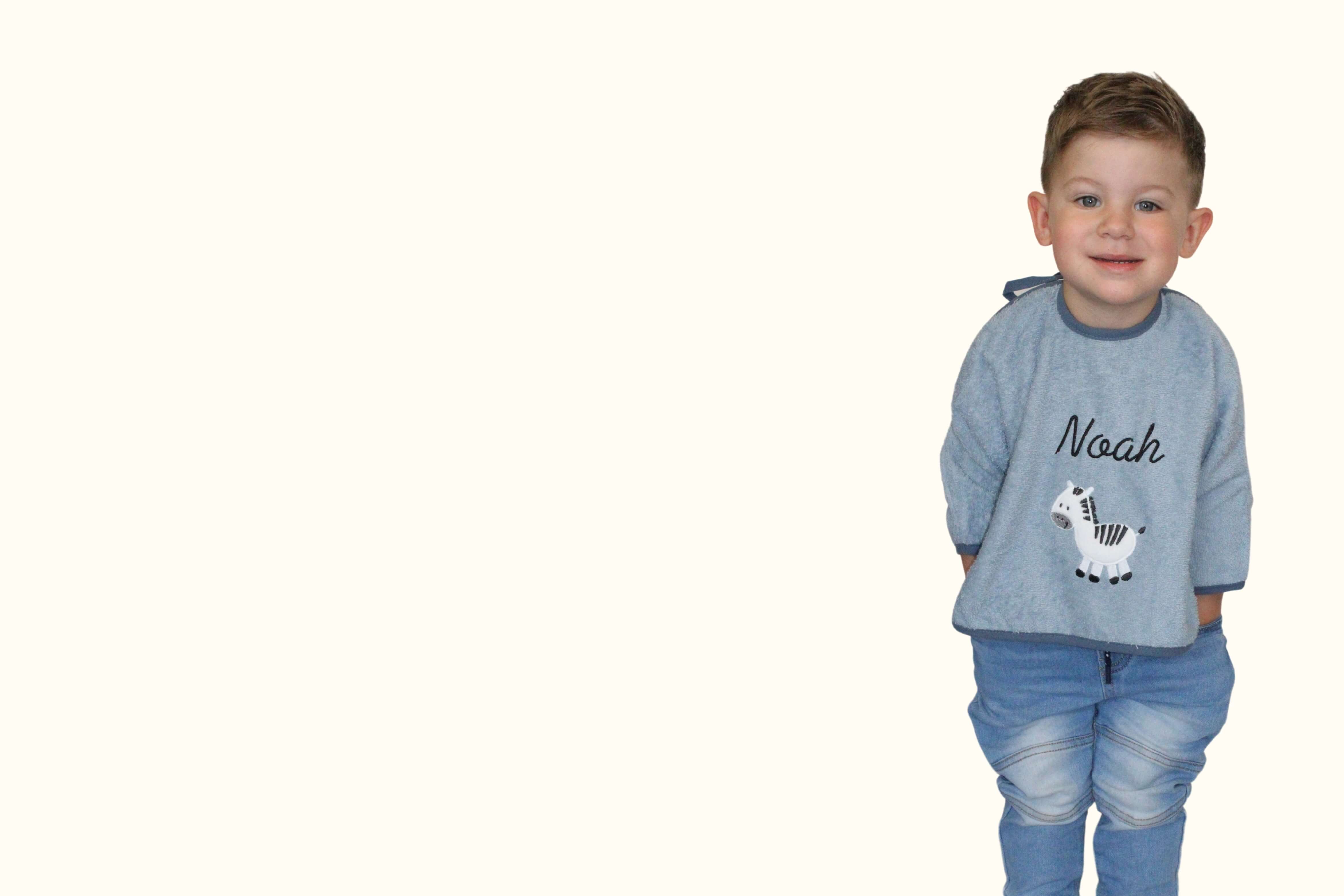 Babylatz bestickt mit Name
